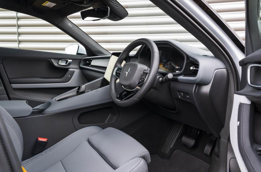 Интерьер Polestar 2 2020 года  (UK) (фото 6 из 9)
